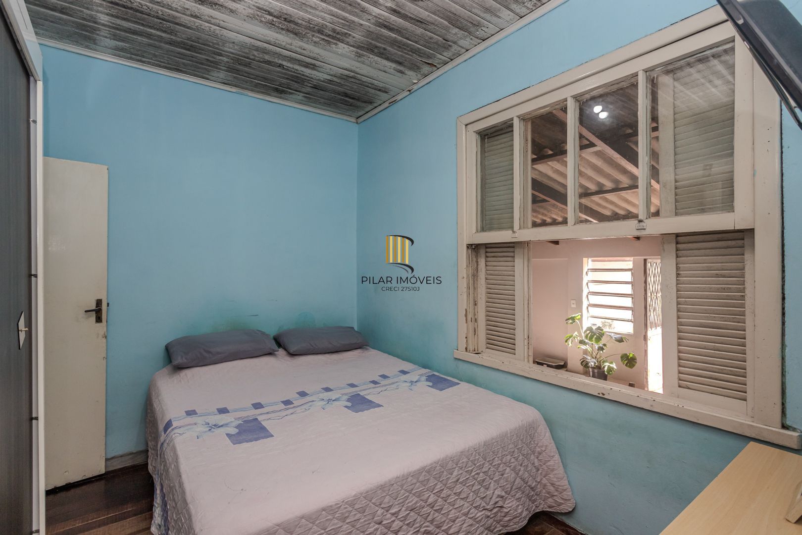 Casa no bairro Jardim Botânico de 3 dormitórios e garagem e terreno com 370m²