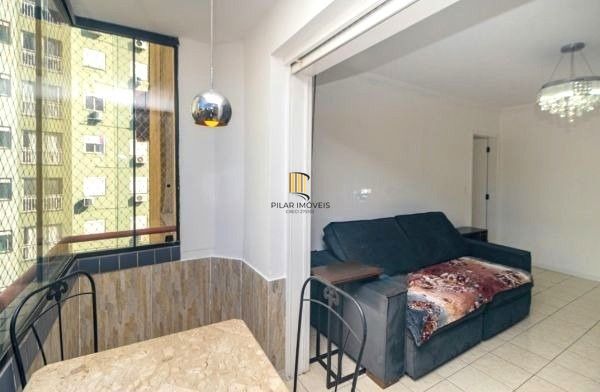 Apartamento de 2 dormitórios SEMI MOBILIADO / DESOCUPADO