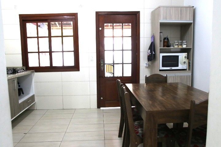 Casa sobrado na Hípica de 2 dormitórios e 2 vagas