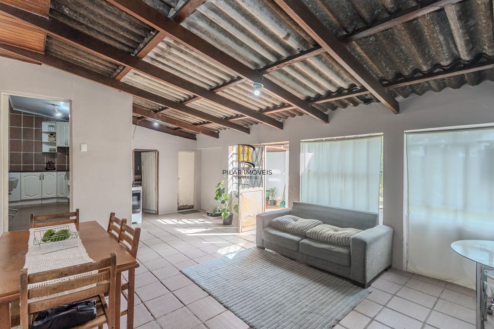 Casa no bairro Jardim Botânico de 3 dormitórios e garagem e terreno com 370m²