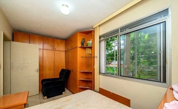 Apartamento no bairro Tristeza de 2 dormitórios e dependência