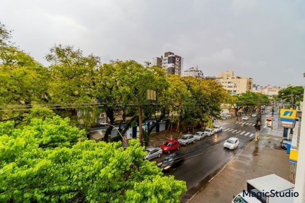 Apto de 2 dormitórios com garagem, arejado e ensolarado, próximo ao Bourbon Ipiranga