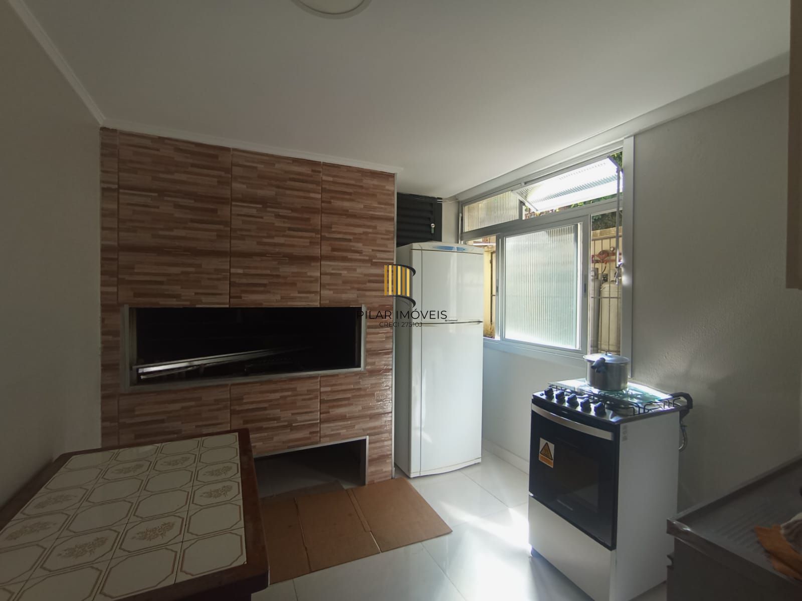 Apartamento no bairro Teresópolis de 2 dormitórios e vaga DESOCUPADO