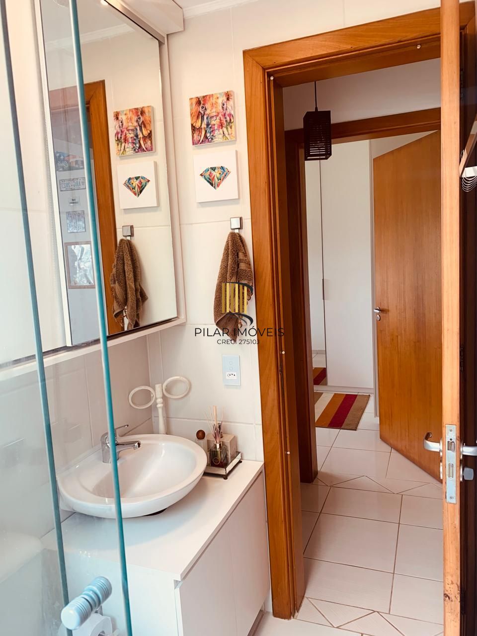 Apartamento no bairro Camaquã de 2 dormitórios vaga e infra