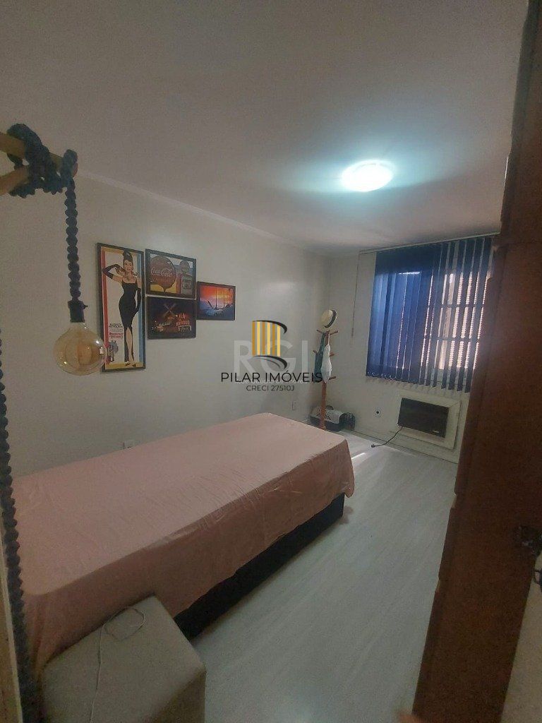 Apartamento 02 dormitórios, com vaga, no bairro Jardim Itu Sabará, em Porto Alegre.