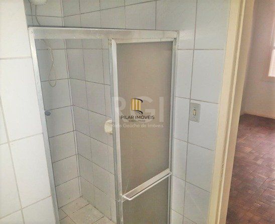 Apartamento na Cidade Baixa de 1 dormitório térreo desocupado