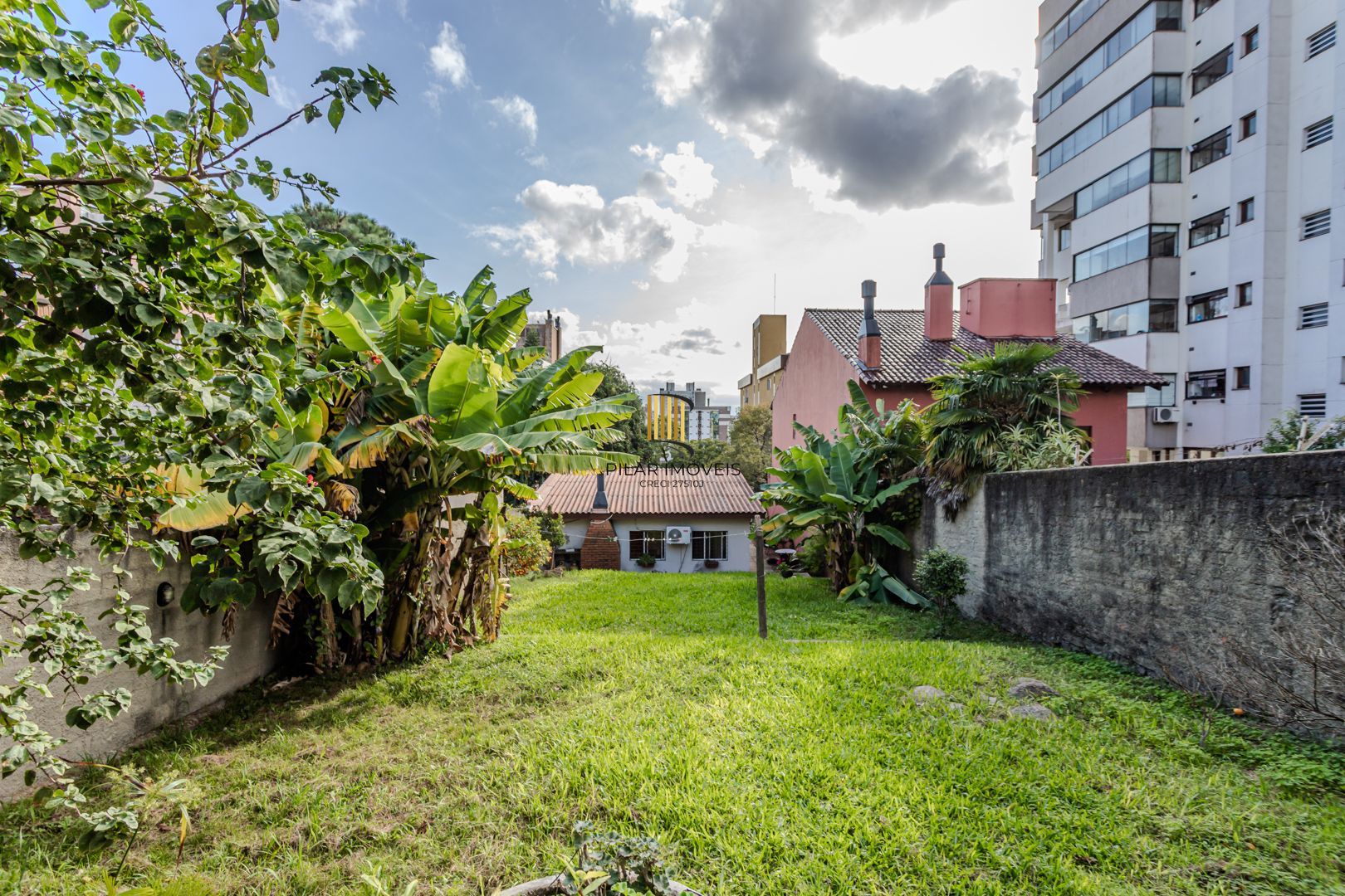Casa no Jardim Botânico de 2 dormitórios 1 vaga e amplo terreno