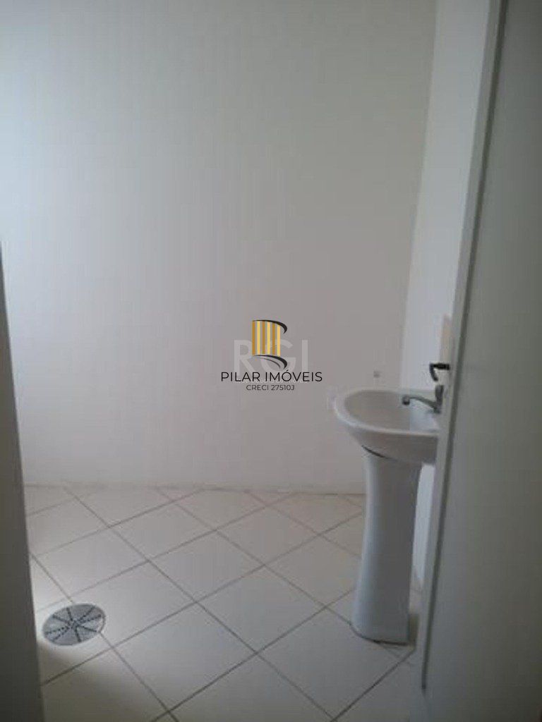 Apartamento de 2 dormitórios, Petrópolis Desocupado