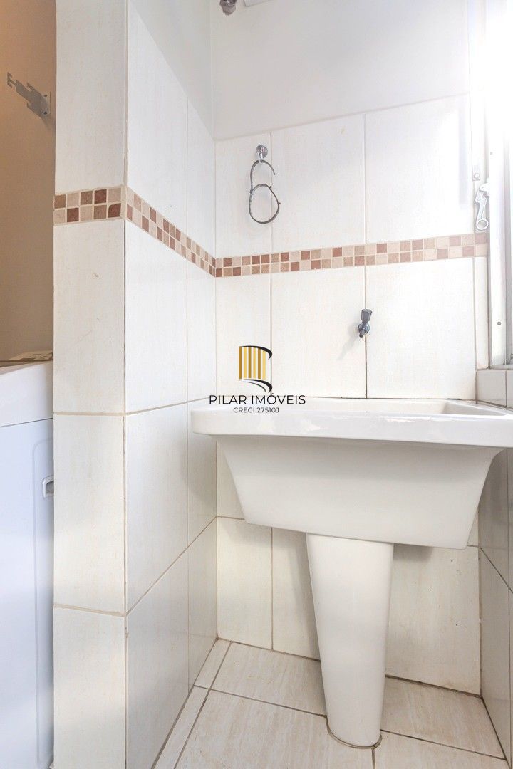 Apartamento no bairro Petrópolis de 3 dormitórios REFORMADO