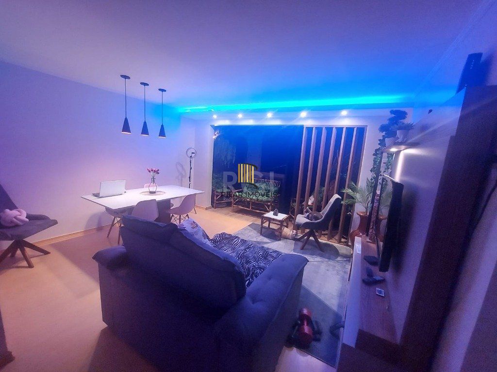 Apartamento 02 dormitórios, com vaga, no bairro Jardim Itu Sabará, em Porto Alegre.