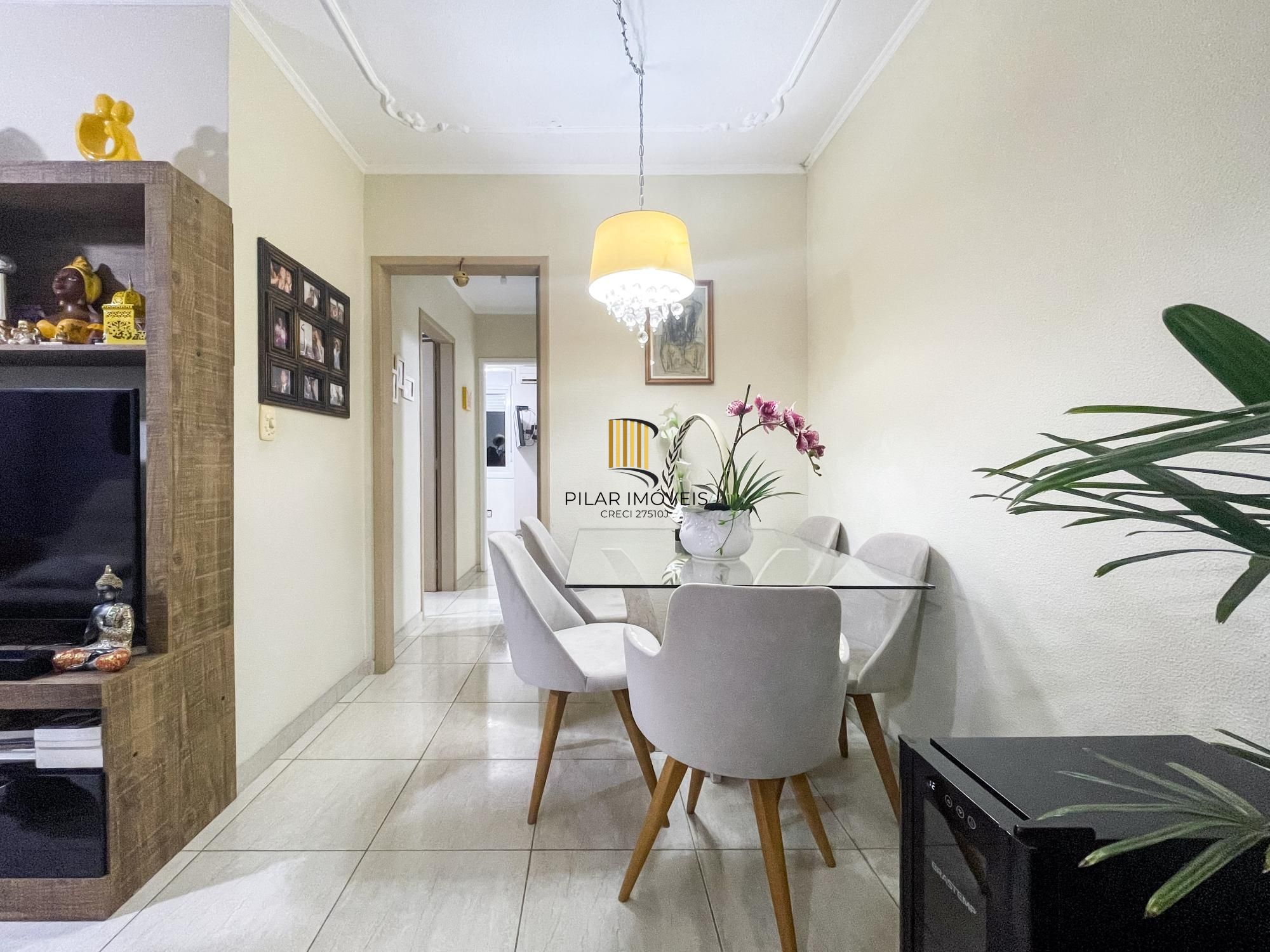 Apartamento no bairro Cristal de 2 dormitórios e vaga