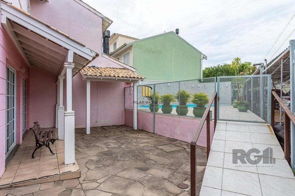 Casa em condomínio no Sarandi de 2d vaga e infra