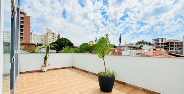 Sobrado no bairro Vila Ipiranga de 4 dormitórios e 4 vagas