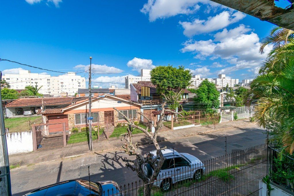Casa no Sarandi de 2 dormitórios e 2 vagas