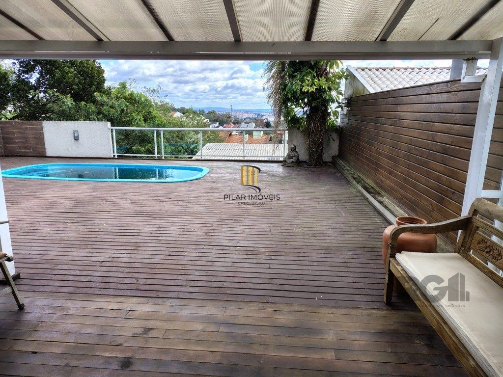Casa sobrado com 300m² na Vila Nova de 3 dormitórios e 4 vagas