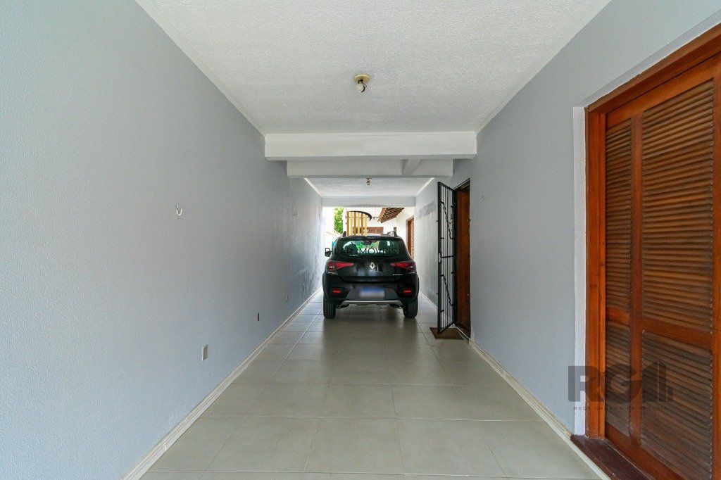 Casa no Jardim Itu com 5 dormitórios e 2 vagas e piscina