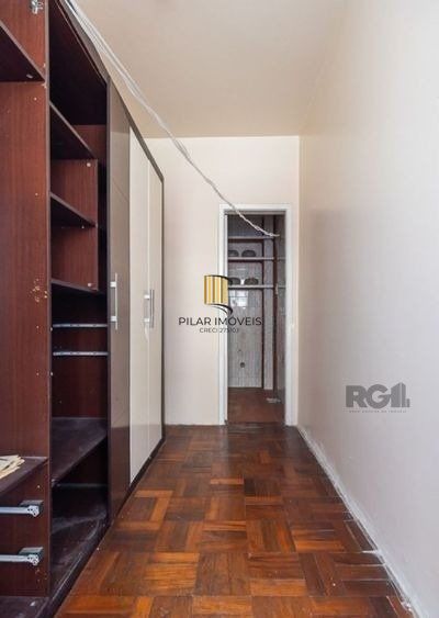 Apartamento de 2 dormitórios dependência e vaga