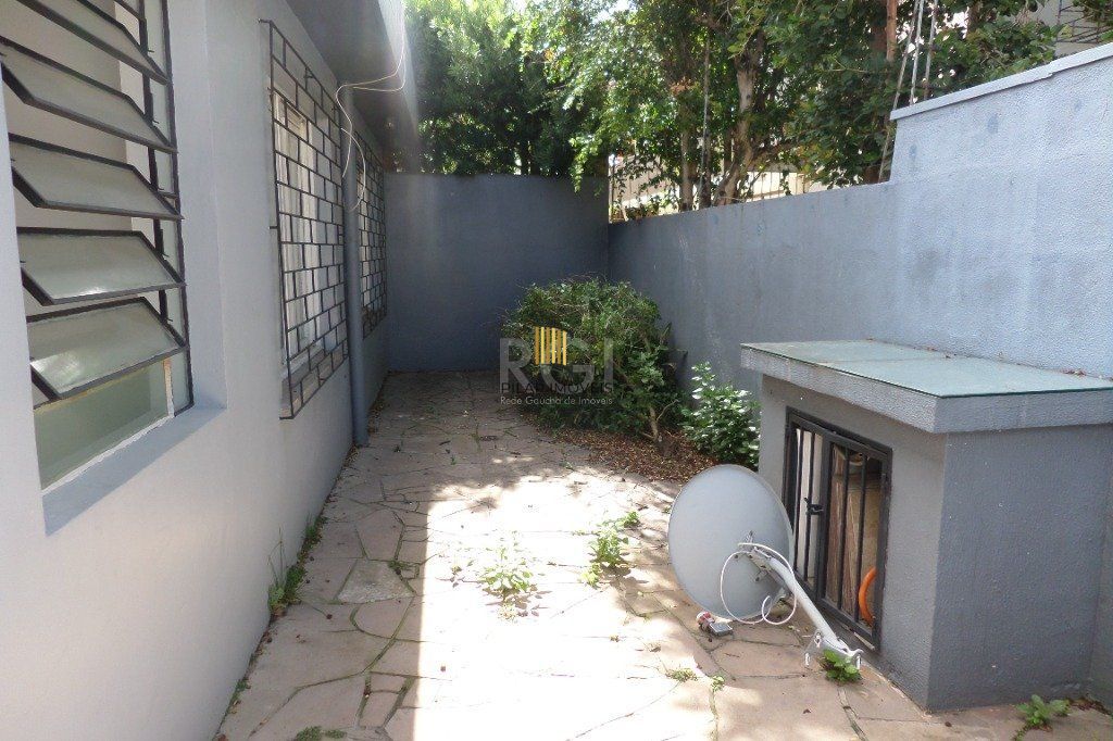 Casa no bairro Jardim Botânico de 3 dormitórios e 2 vagas