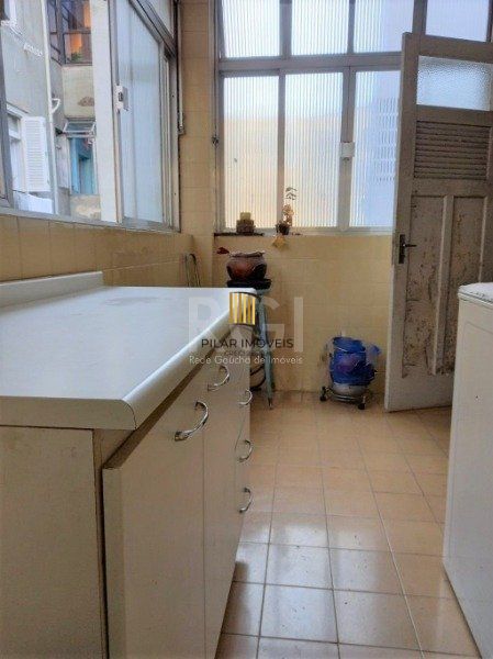 Apartamento no Bom Fim de 3 dormitórios frente com 103m²