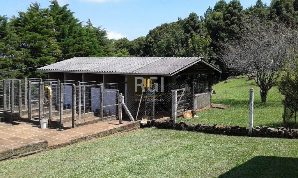 Sítio para Venda - 230m², 3 dormitórios, sendo 1 suites, 4 vagas - Centro