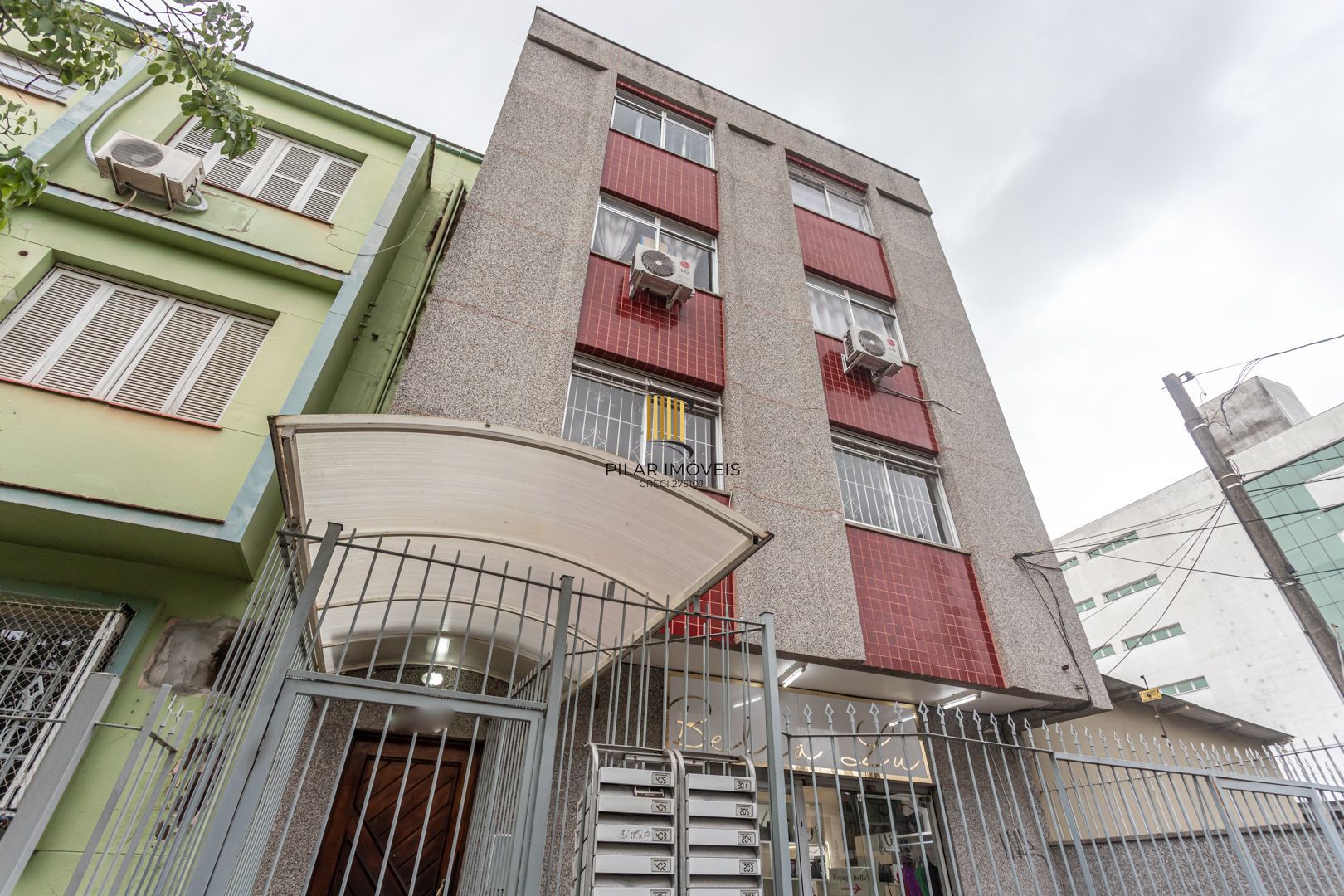 APTO DE 01 NO MENINO DEUS, DESOCUPADO