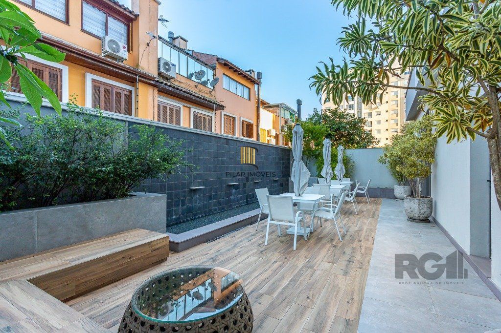 Apartamento no bairro Tristeza de 3 dormitórios e 2 vagas