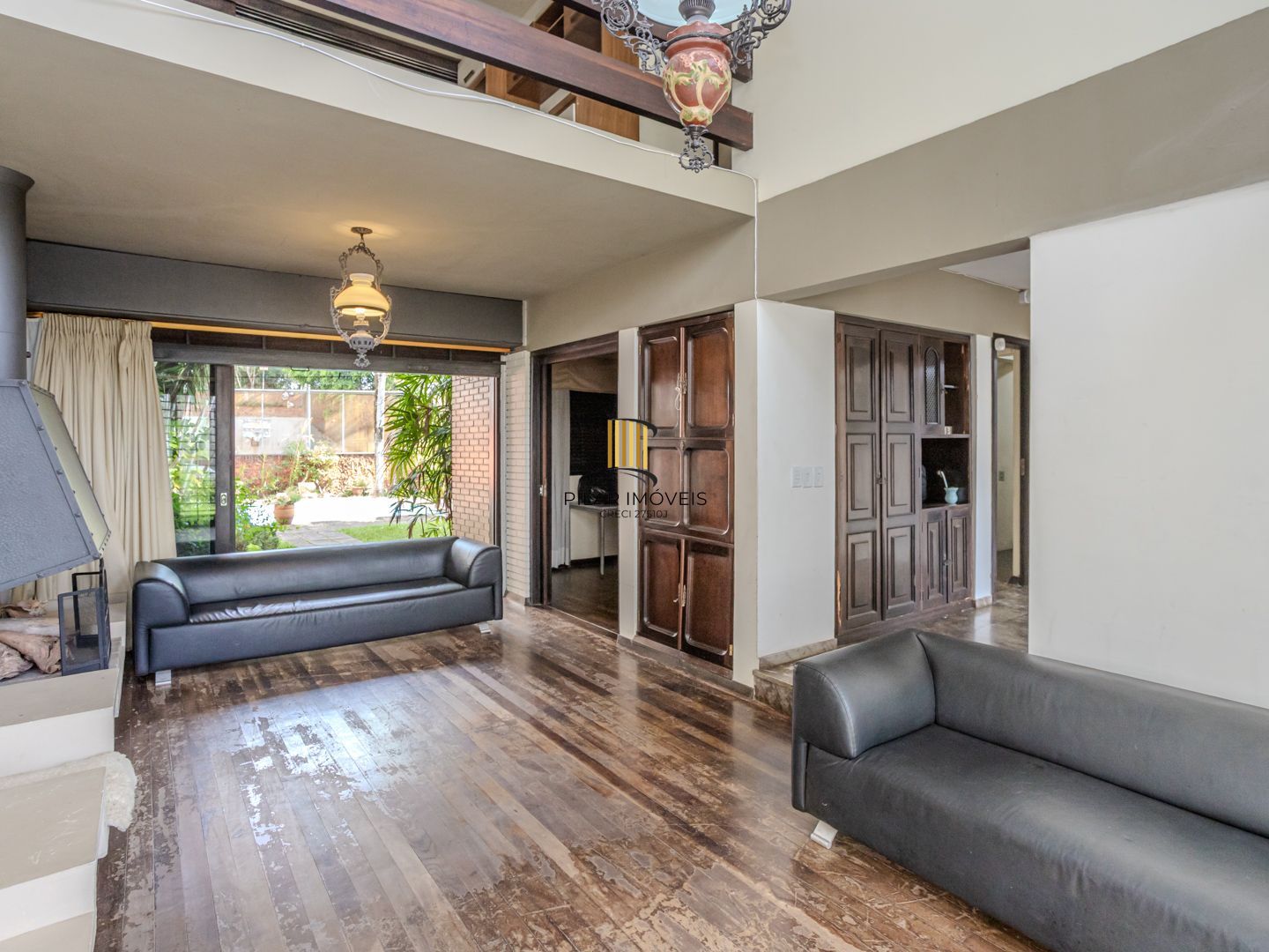 Casa sobrado no Menino Deus de 3 dormitórios e 3 vagas