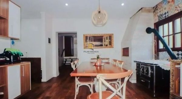 Casa sobrado no bairro Vila Ipiranga de 4 dormitórios e 2 vagas