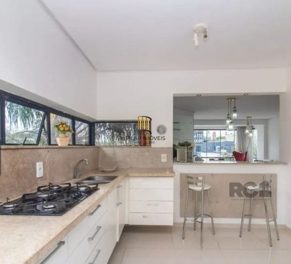 Cobertura no bairro Petrópolis de 2 dormitórios 2 vagas e piscina