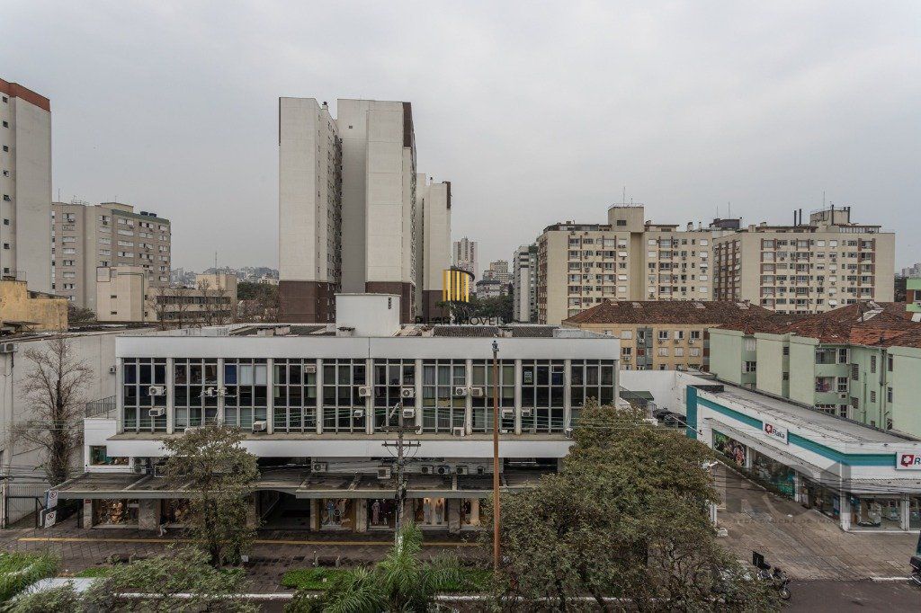 Apartamento no bairro Floresta de 3 dormitórios e vaga DESOCUPADO