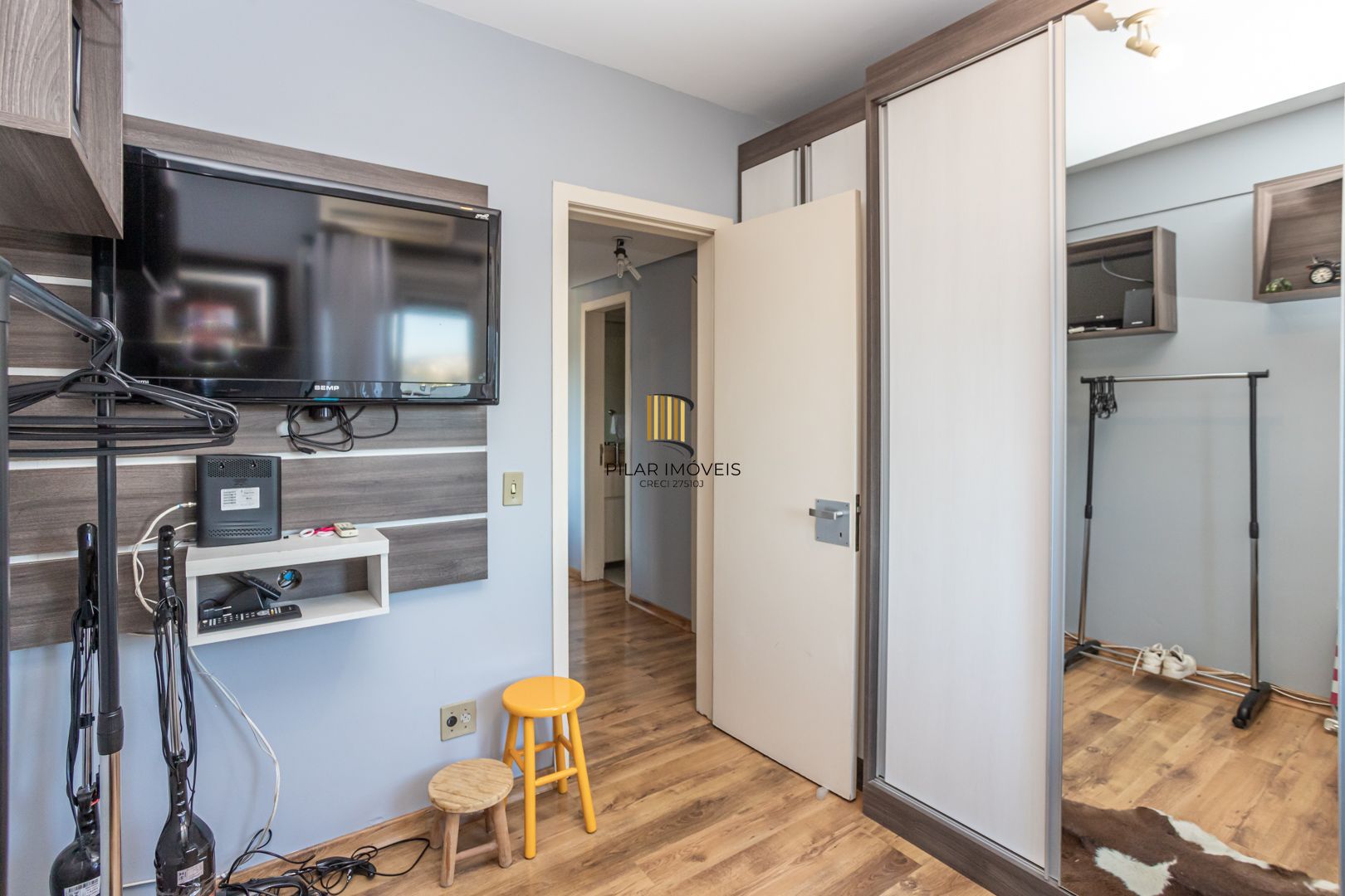 Apartamento no Cristal de 3 dormitórios , 2 vagas e infra