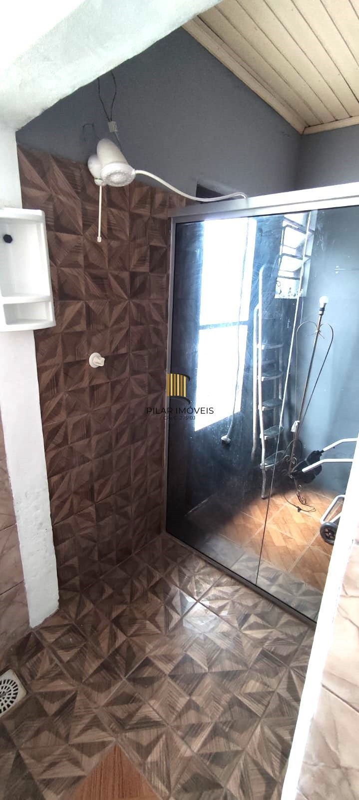 Casa no Sarandi de 2 dormitórios e pátio com piscina