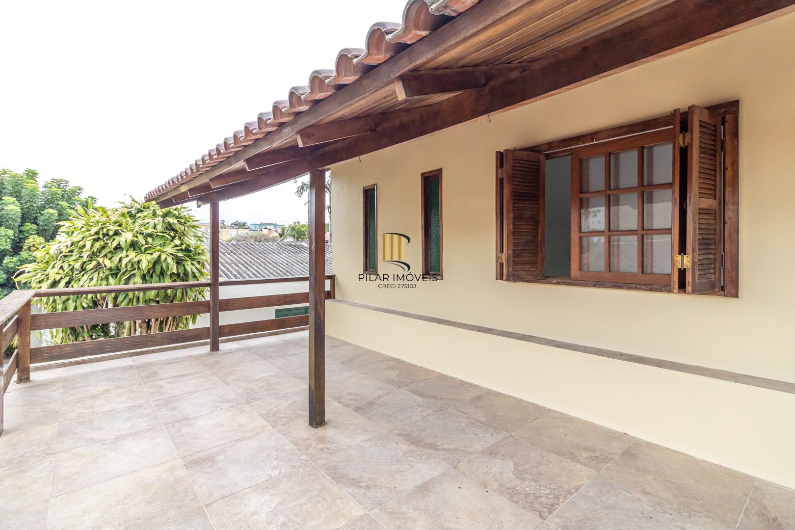 Casa no bairro Sarandi com 4 dormitórios e 4 vagas