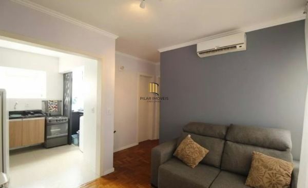 Apartamento no Petrópolis de 2 dormitórios REFORMADO