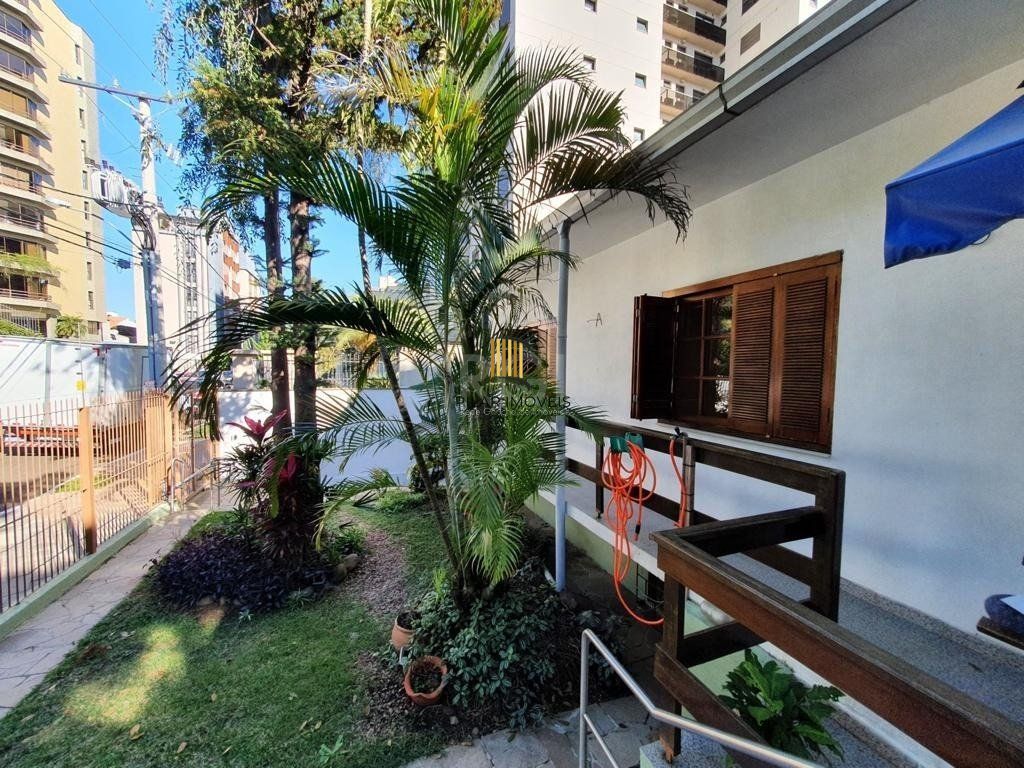 Casa para Venda - 250m², 4 dormitórios, sendo 1 suites, 4 vagas - Centro