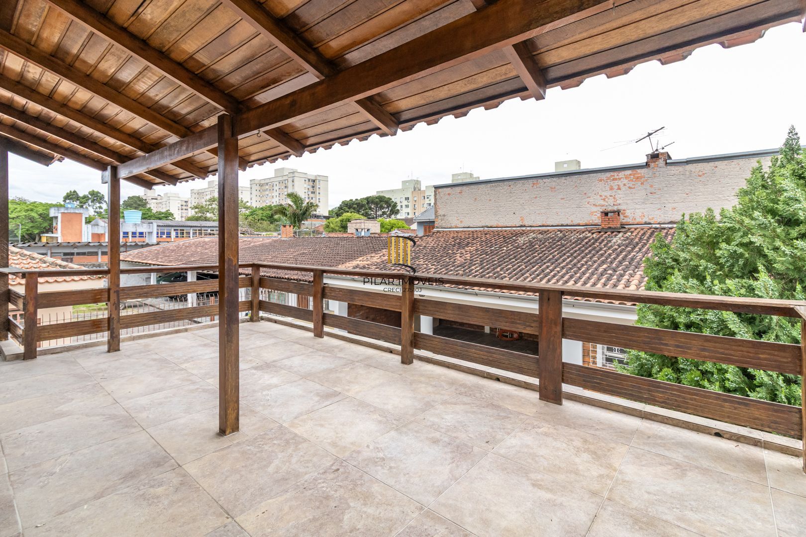 Casa no bairro Sarandi com 4 dormitórios e 4 vagas