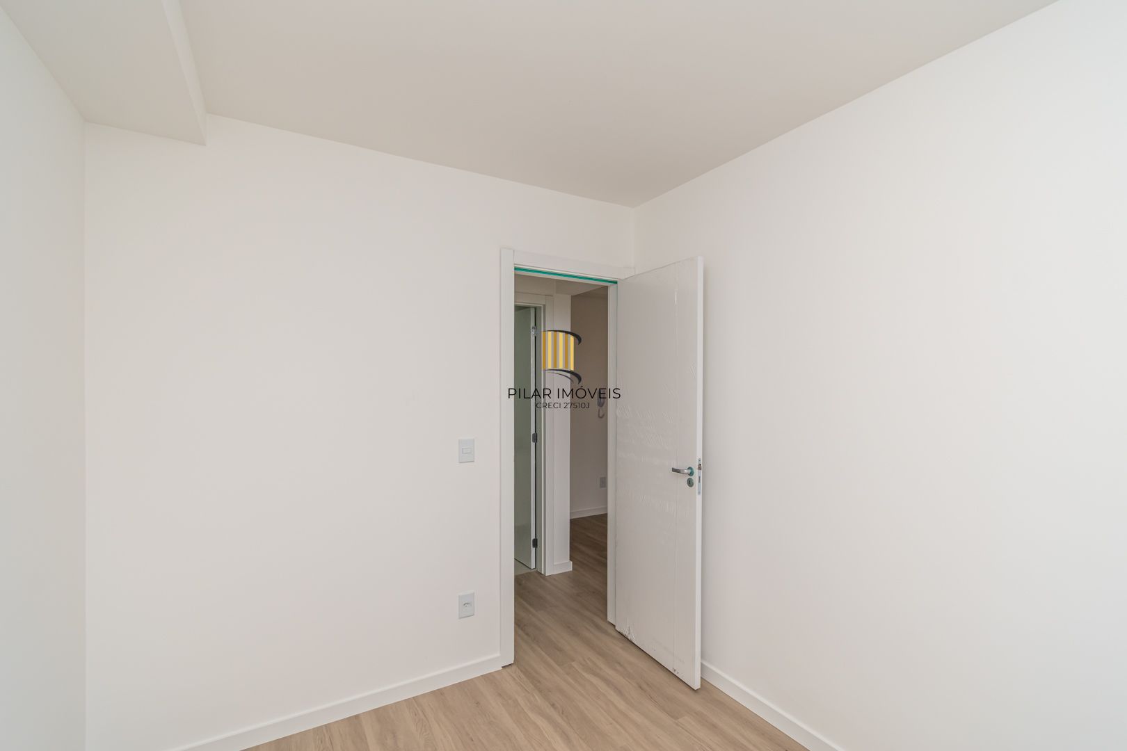 Apartamento de 2 dormitórios, vaga e infra no Passo D'areia