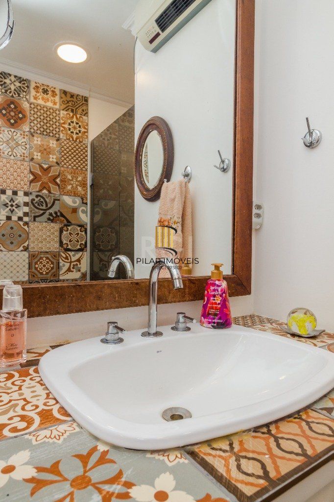 Apartamento para Venda - 138m², 3 dormitórios, sendo 1 suites, 1 vaga - Petrópolis