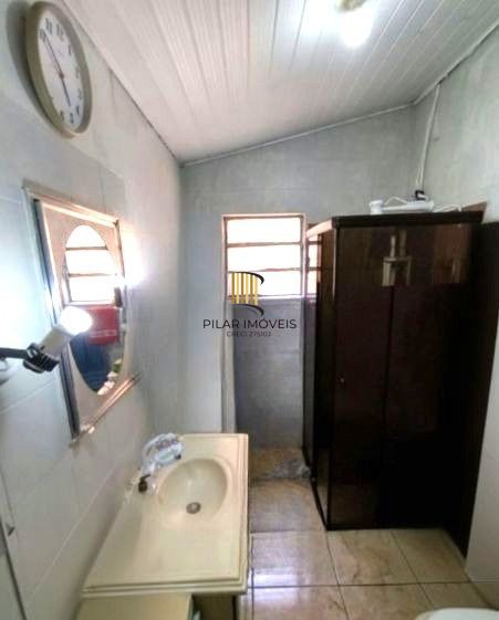 Casa no bairro Partenon de 3 dormitórios e vaga