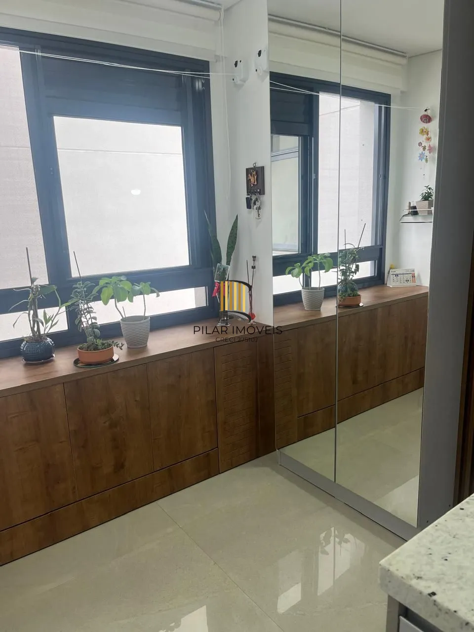 Apartamento no bairro Cristal de 2 dormitórios e vaga MOBILIADO