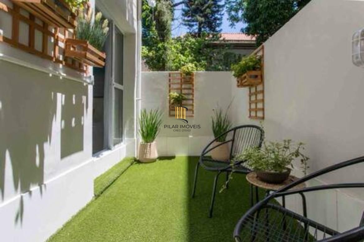 Apartamento Térreo com pátio na Cidade Baixa de 1 dormitório MOBILIADO