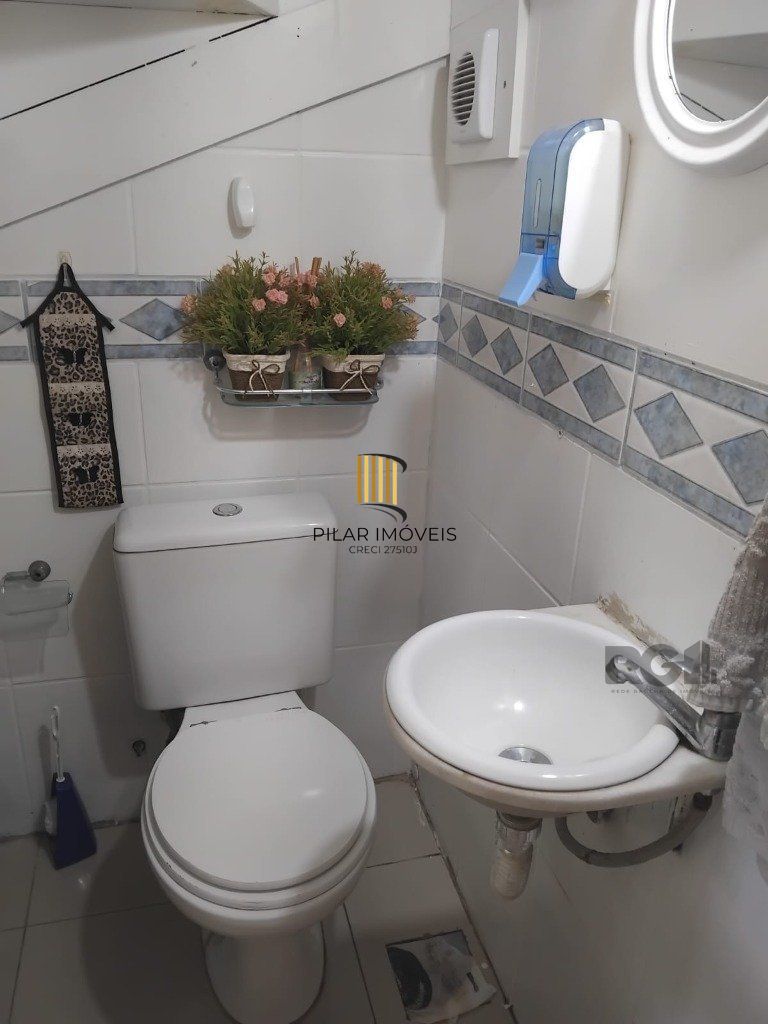 Casa em condomínio no Sarandi de 2d vaga e infra