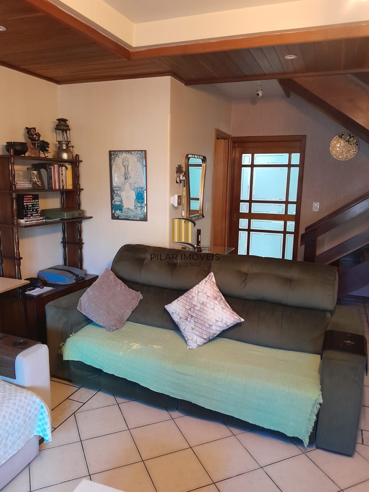 Casa sobrado a Venda de 5 Quartos, 1 Suite e 4 Vagas de Garagem com 235M²privt.