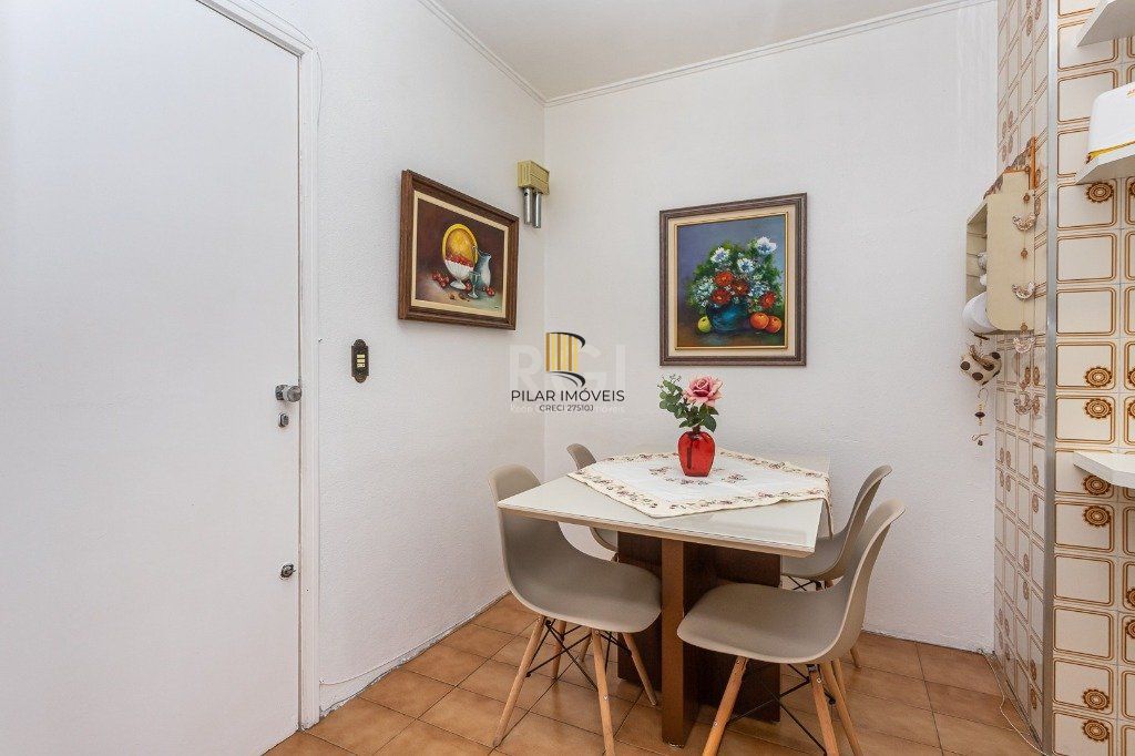 Apartamento de 03 dormitórios (01suíte), com vaga, no bairro São João, em Porto Alegre RS