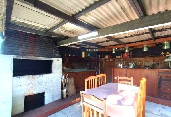 Casa no bairro Jardim do Salso com 2 dormitórios e 4 vagas