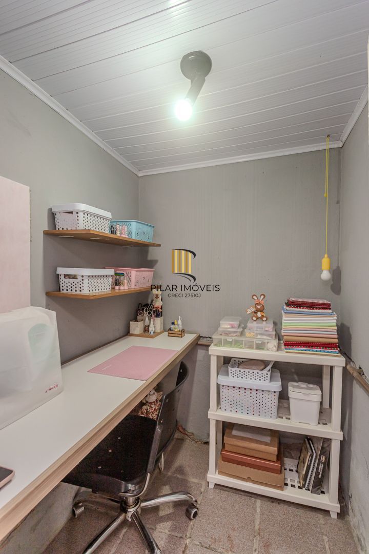 Casa no bairro Jardim Botânico de 3 dormitórios e garagem e terreno com 370m²