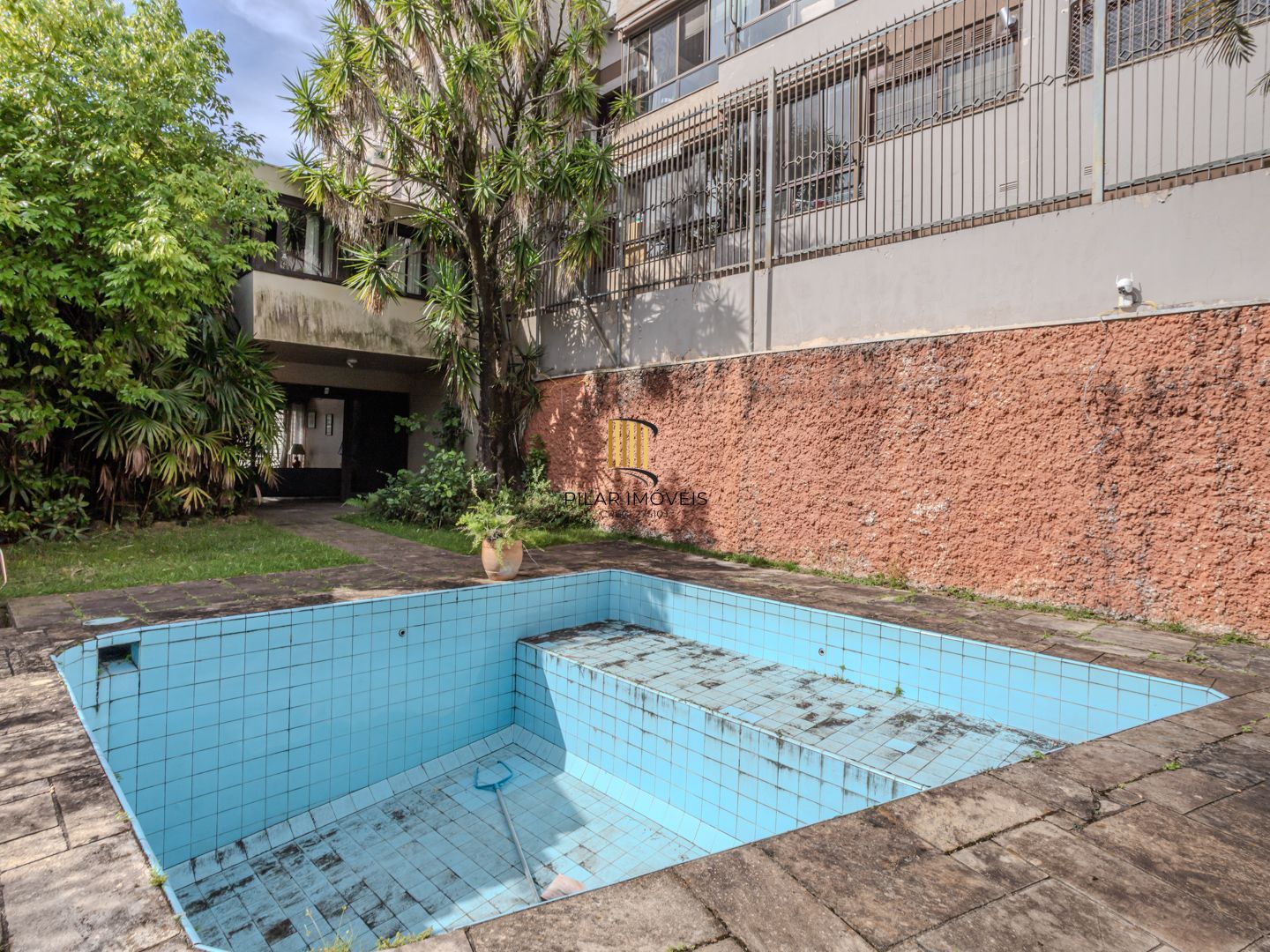 Casa sobrado no Menino Deus de 3 dormitórios e 3 vagas