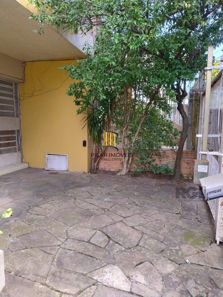 CASA MISTA COMERCIAL NO TÉRREO E RESIDENCIAL EM CIMA