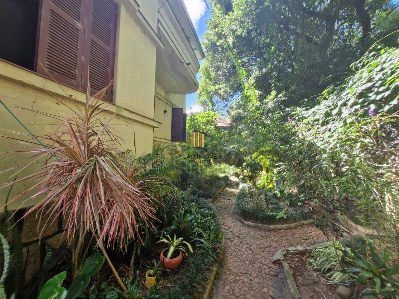 Casa 4 dormitórios no bairro Petrópolis