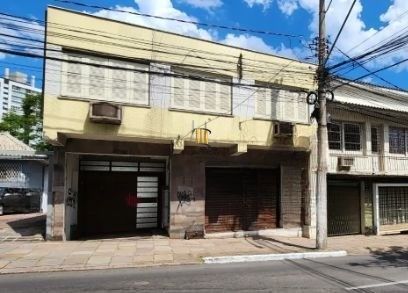 Apartamento no Petrópolis de 3 dormitórios e 2 vagas
